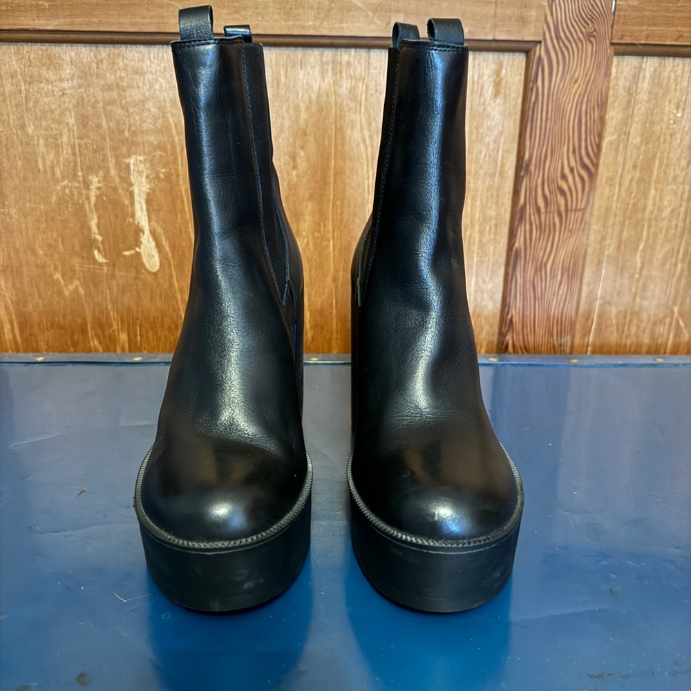 L'INTERVALLE Sleek Black Platform Heeled Boots